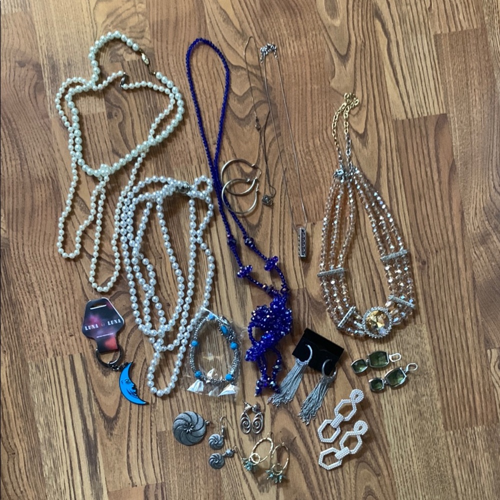 JEWELRY LOT 1